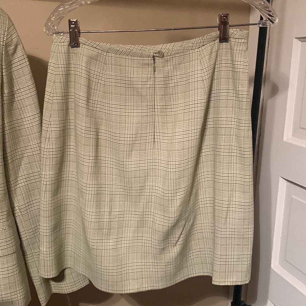 Ann Taylor LOFT Suit Jacket and Skirt set - Picture 6 of 12